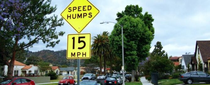 speed humps sign